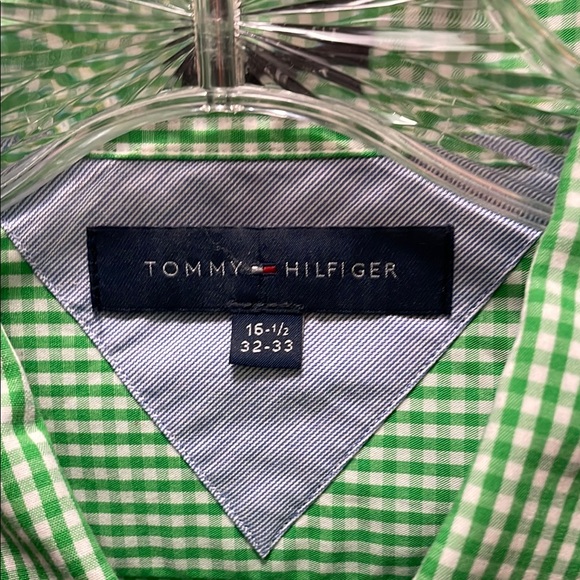 Tommy Hilfiger Men's Green Checkered Shirt 16 1/2. 33-33 - Picture 2 of 2